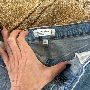 Brand new Abercrombie “The Mom Short”